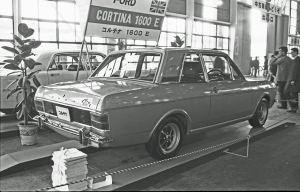 (06-2b)(214-36) 1970 Ford Cortina 1600E.jpg